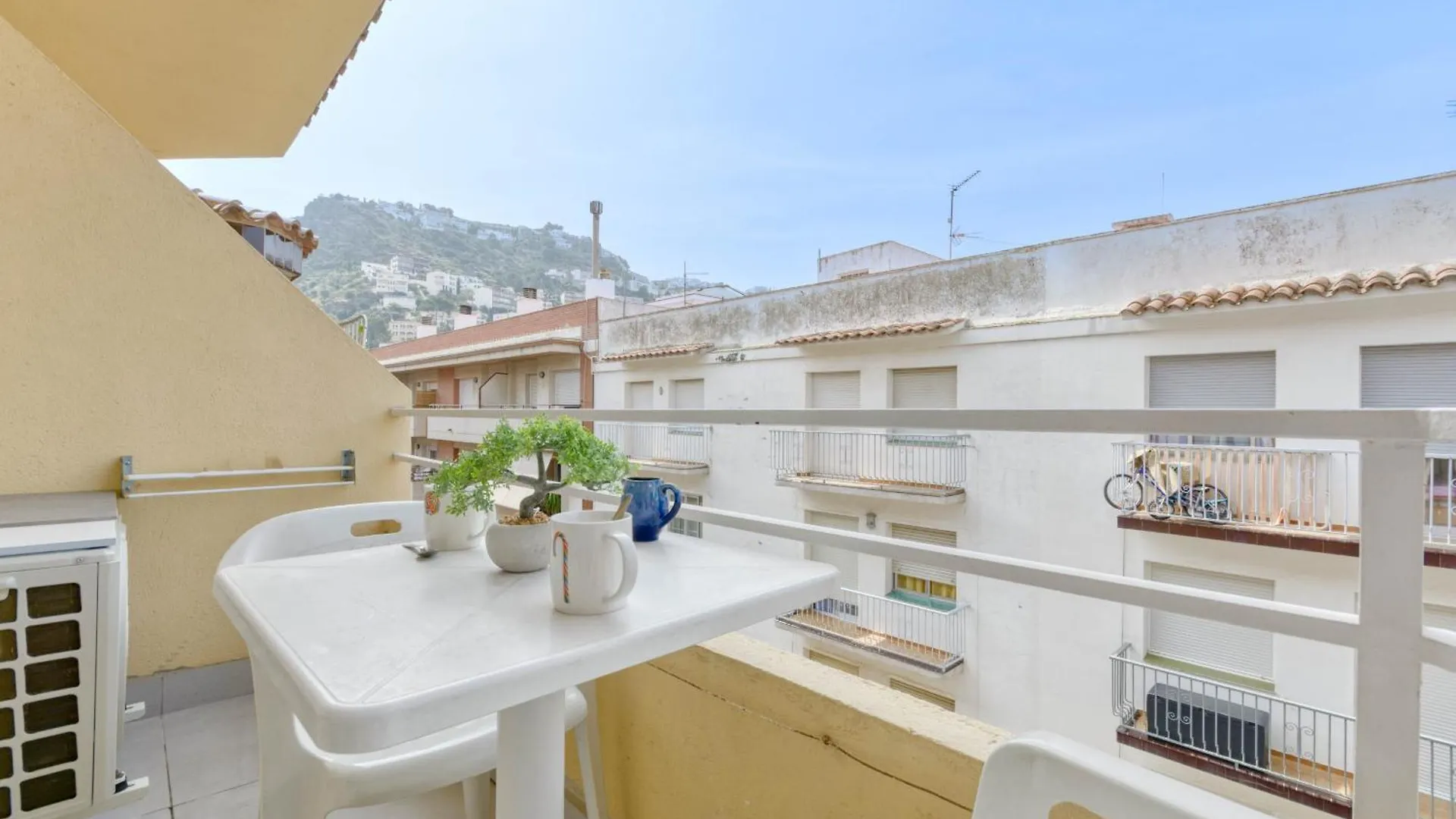 1244 Eugeni Ors 200 M Playa Daire Roses