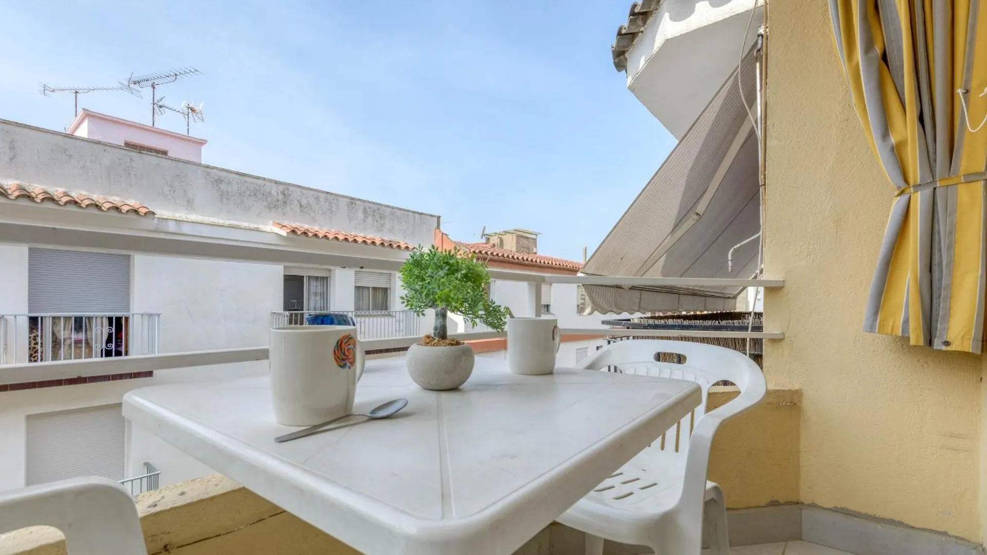 1244 Eugeni Ors 200 M Playa Daire Roses